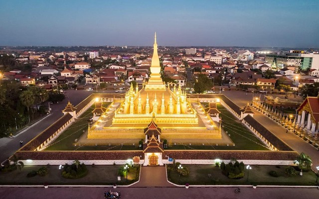 Kỳ lạ láng giềng phía Tây Việt Nam, không có biển nhưng lại có cảng biển
