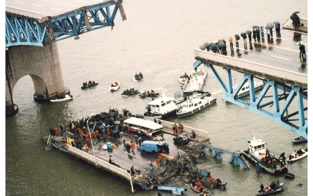 Bê bối "rút ruột" công trình rúng động nhất lịch sử Hàn Quốc: Sập cầu đúng giờ cao điểm, 32 người chết, 8 nữ sinh mãi mãi không thể về nhà