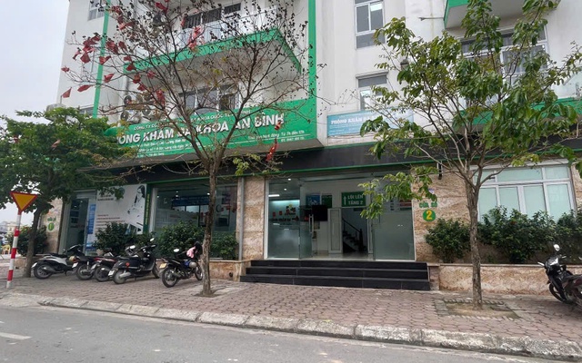 Khởi tố, cấm đi khỏi nơi cư trú với 5 giám đốc, bác sĩ, nhân viên