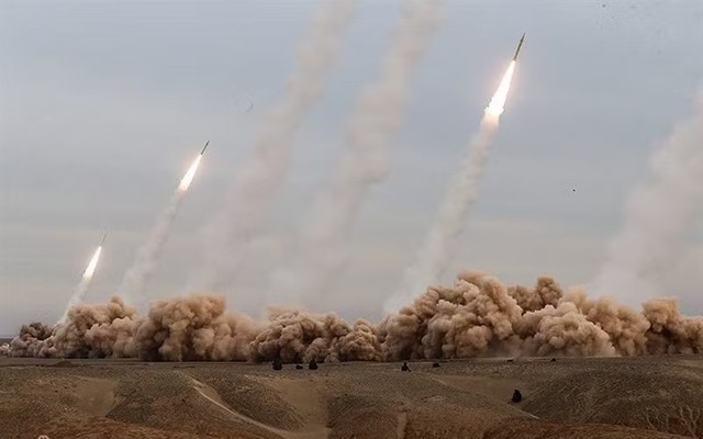 Iran thông báo làn sóng tấn công mới nhắm vào siêu chiến đấu cơ F-35 và loạt mục tiêu