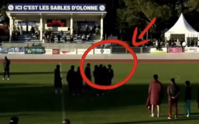 Sốc: HLV Trung Quốc bóp cổ, hành hung học trò ngay sau trận thua