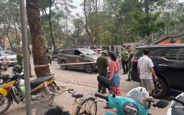 Hà Nội: Hành khách dùng dao đâm tài xế taxi, phải đi cấp cứu, hé lộ về người gây ra chuyện