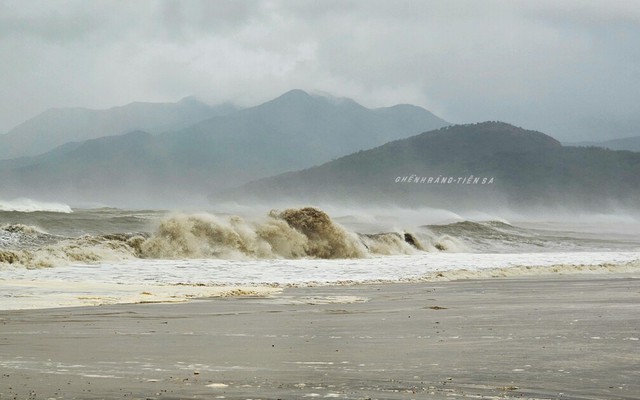 Nhóm nam sinh ở Gia lai đi tắm biển, 1 người bị sóng cuốn mất tích