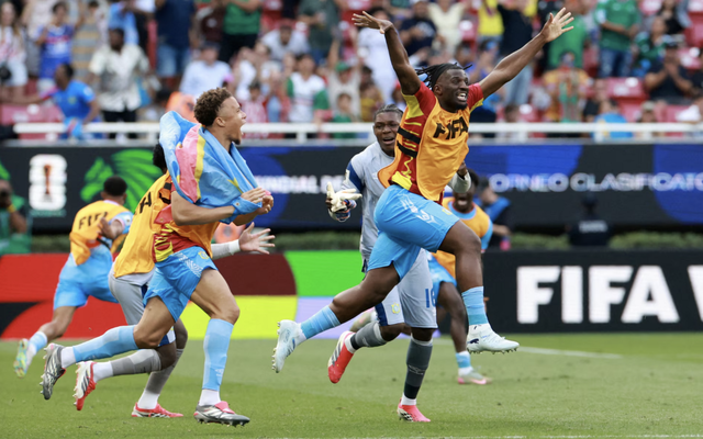 Đội bóng chờ nửa thế kỷ để dự World Cup, cầu thủ được tặng đất, thưởng ô tô