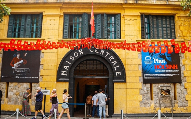 Tất cả người dân đến Nhà tù Hoả Lò chú ý