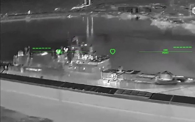 Xem Ukraine tấn công tàu khu trục mang tên lửa Kalibr của Nga ở Biển Đen