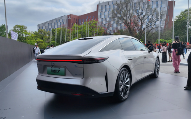 Ô tô điện dùng hệ sinh thái Huawei và Xiaomi 'chốt' hơn 3.000 đơn sau một giờ