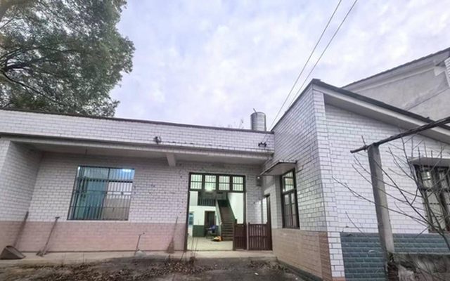 Về quê dịp Thanh Minh, nhìn căn nhà cũ của bố mẹ, tôi nhận ra: Có những thứ không cần mua mới vẫn đủ đầy