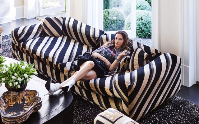 Quên mỹ phẩm đắt tiền đi, nữ tài phiệt U50 vung tiền tậu đá cẩm thạch dị bản để "bảo dưỡng" thanh xuân