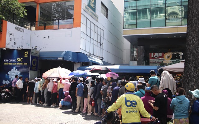 Đám đông đang xếp hàng mua vàng, nhưng lợi nhuận thực sự đang chảy về đâu?