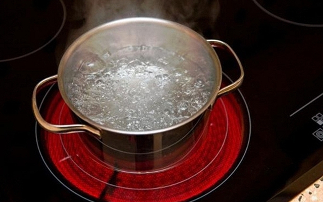 Cảnh báo đến các gia đình đang dùng bếp từ