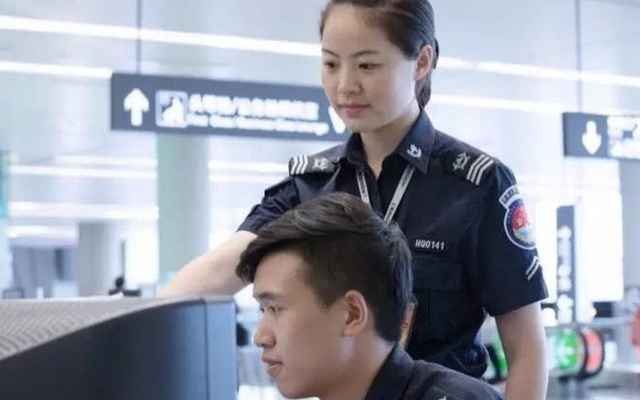 Phát hiện nhiều người chi 158 triệu để “chạy” công việc trực tàu lương 9 triệu, trực đêm liên tục: Cảnh sát vào cuộc