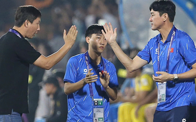 Chia tay tuyển Việt Nam, trợ lý cũ của HLV Kim Sang-sik sang cầm quân tại Thái Lan