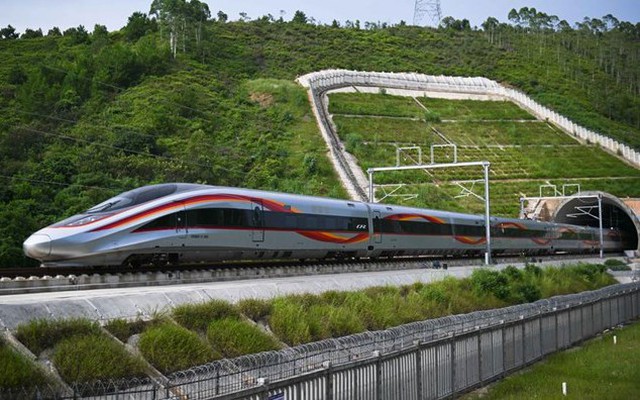 Chuyến tàu đi 120km hết 30 phút có giá vé tháng gần 9 triệu đồng: Khách được dùng tối đa bao nhiêu lượt?