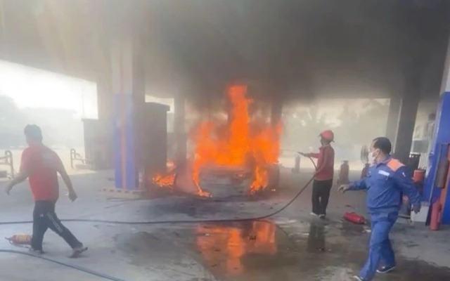 Danh tính 2 nạn nhân tử vong trong vụ ô tô dừng đổ xăng thì bốc cháy dữ dội ở Đà Nẵng