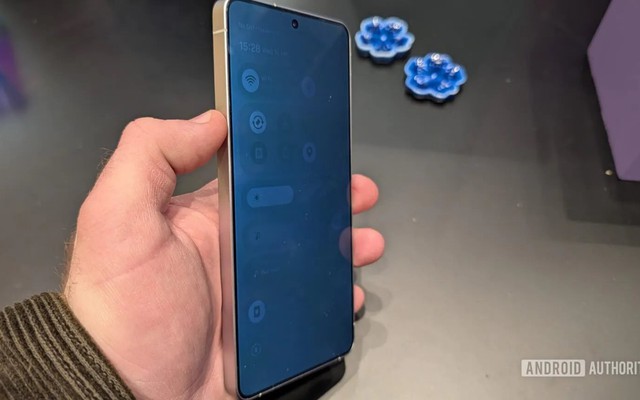 Đã từng rất thích màn hình điện thoại Samsung nhưng giờ đây tôi "không chịu nổi" nữa: Nó khiến tôi đau mắt