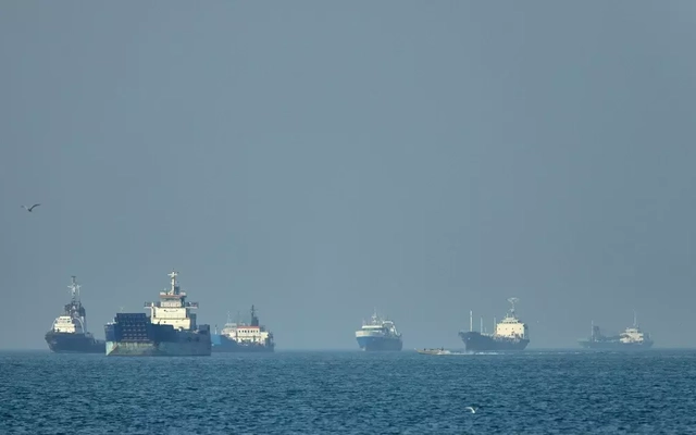 Iran triển khai các tàu ngầm mini để kiểm soát eo biển Hormuz