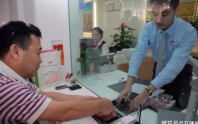 Phát hiện người đàn ông sở hữu tới 303 tài khoản tiết kiệm