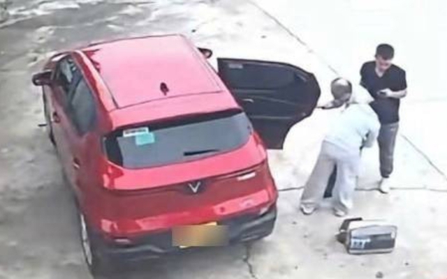 Tình tiết bất ngờ sau video ông lão bị bỏ lại trước cổng chùa ở Hải Phòng