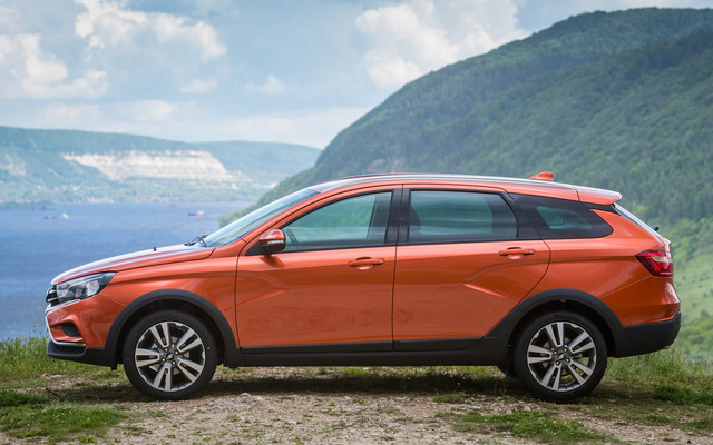 Lộ giá xe Lada nhập khẩu Nga: To ngang Corolla Cross mà chưa tới 600 triệu
