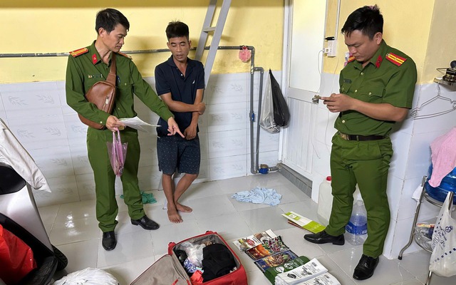 Đồng loạt khám xét nơi ở của Nguyễn Thị Thanh Thủy SN 1988 và nhà của anh trai, mẹ ruột