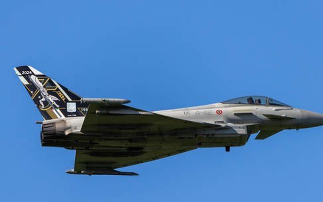 Áo điều tiêm kích Eurofighter Typhoon chặn 2 máy bay do thám của Mỹ