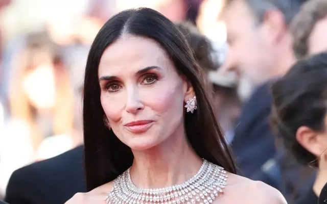 Ngoại hình gây sốc của Demi Moore trên thảm đỏ Cannes