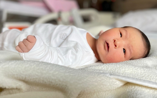 Một bà mẹ bàng hoàng khi biết mình có con đẻ vừa sinh năm ngoái mà không hề hay biết