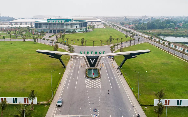 Lãnh đạo VinFast nói gì về nghi vấn từ bỏ ngành ô tô?