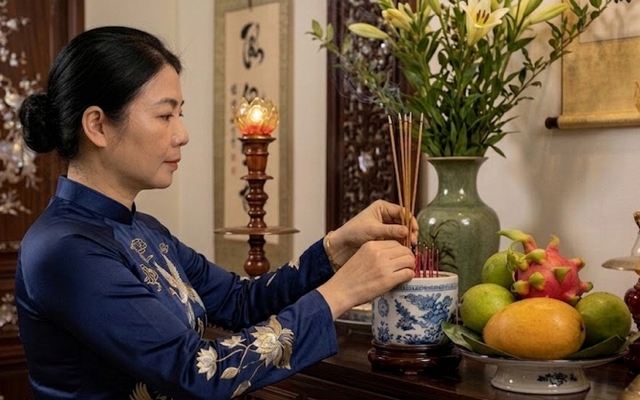Thắp hương xong nên hạ 4 thứ này