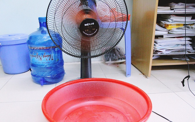 Mẹo làm mát nhà không cần điều hòa, chỉ cần quạt và nước đá: EVN cảnh báo