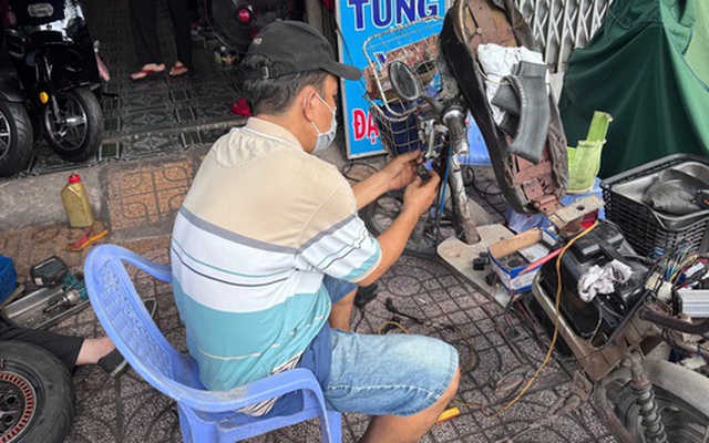 "Phù phép" xe đạp điện thành xe máy điện
