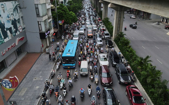 Hà Nội dự kiến hạn chế xe cá nhân theo khung giờ, tuyến đường từ 2035