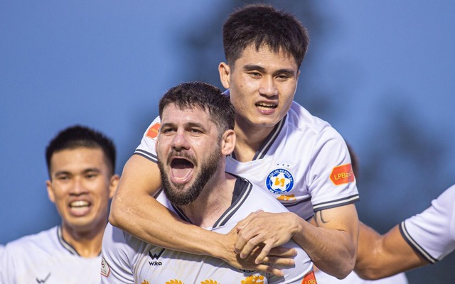 Công an TP.HCM 2-2 Đà Nẵng: Cựu tuyển thủ U23 Việt Nam ghi bàn rồi nhận thẻ đỏ
