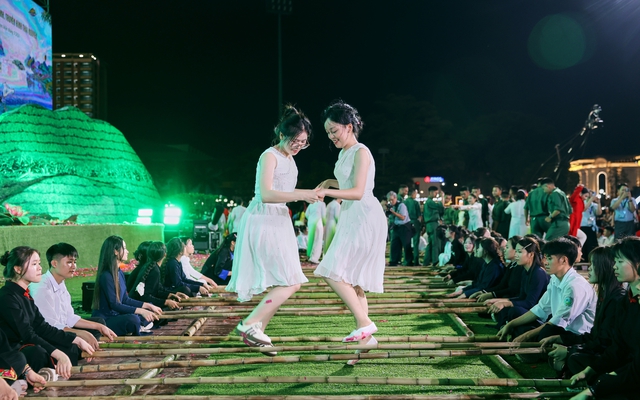 Dàn ca sĩ hàng đầu Việt Nam đổ bộ về Thái Nguyên, thêm 1 kỷ lục Việt Nam chính thức được xác lập
