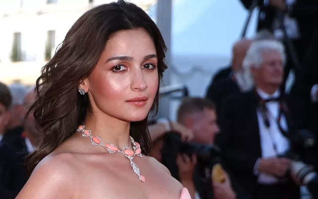 Số phận váy khỏa thân bị cấm ở Cannes