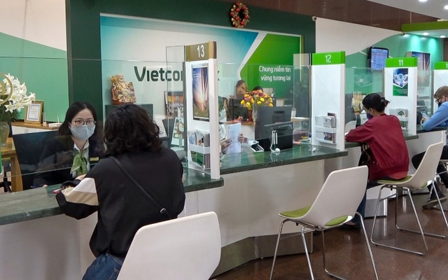 Người dùng Vietcombank, Techcombank và BIDV chú ý: Chuyển khoản không còn miễn phí với các giao dịch sau