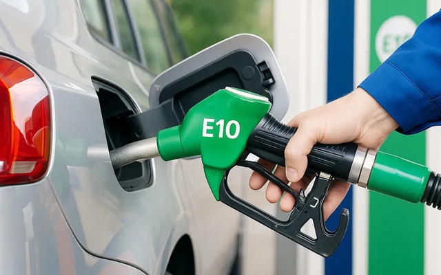 Xe đang đổ RON95, chuyển sang xăng E10 cần lưu ý điều gì?