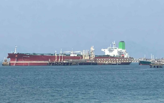 Dầu Mỹ quá đắt, nền kinh tế 4.500 tỷ USD 'quay lại' với dầu Trung Đông nhưng chọn cách vận chuyển 'độc lạ' chưa từng thấy