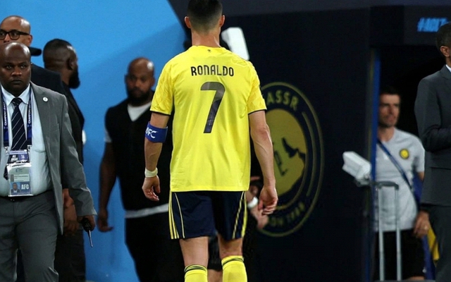 Ronaldo bất lực nhìn Al Nassr mất cúp C2 châu Á, quay lưng đi thẳng vào đường hầm