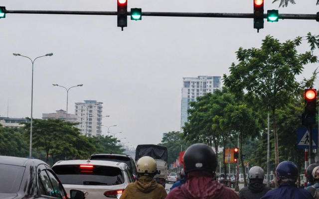 Đèn xanh bất ngờ chuyển đỏ khi đang đi có bị phạt nguội: Cục CSGT chỉ rõ, hàng triệu người dân cần chú ý ngay!