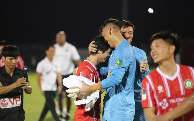 Công Phượng báo tin vui