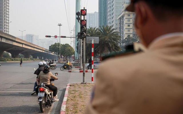 Tất cả người tham gia giao thông chú ý thông báo mới nhất từ Cục CSGT về đèn tín hiệu