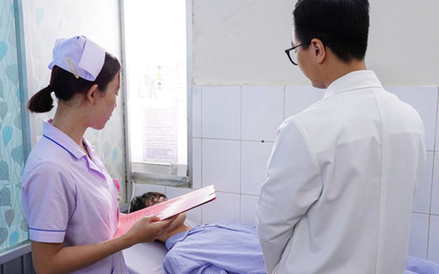 Nhiều nam giới mắc chứng "trên bảo dưới không nghe" săn tìm thuốc trên mạng