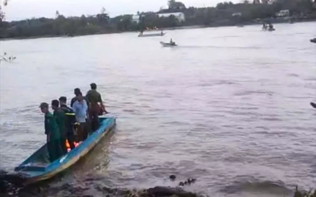 Giáo viên tiểu học tử vong sau vụ lật vỏ lãi trên sông ở Cà Mau