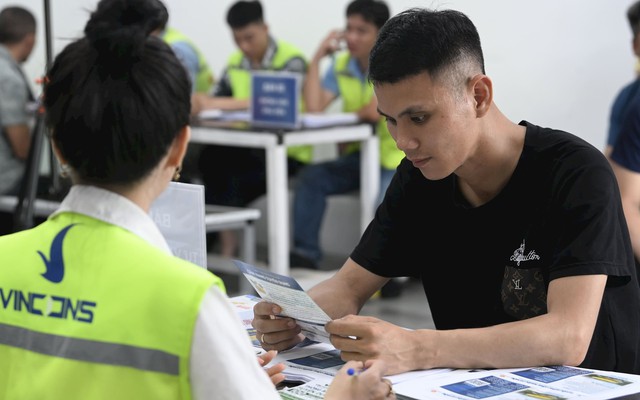 Chưa từng có: Vingroup tuyển 20.000 lao động cho dự án KĐT lớn nhất VN, người Hà Nội phấn khởi nộp hồ sơ