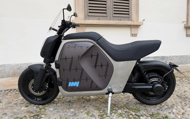 Xe máy điện mới ra mắt: Cốp to hơn gấp 3 lần Honda Lead, chạy 140km/sạc