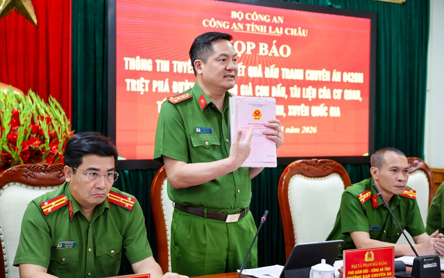 Bắt tạm giam một chủ cửa hàng xăng dầu