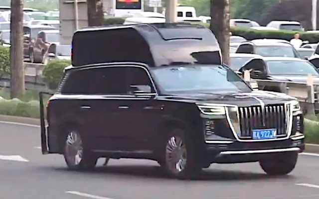 Chiếc xe bị "sưng đầu" gây khó hiểu trong chuyến thăm Trung Quốc của ông Trump: Không ai rõ có mục đích gì
