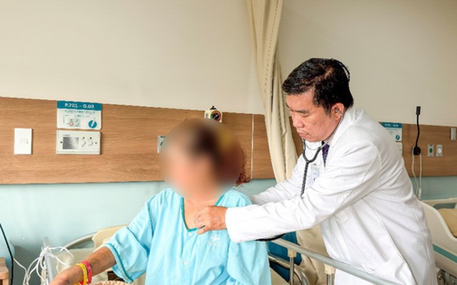 Ho kéo dài, người phụ nữ bị các tạng trong ổ bụng di chuyển lên ngực